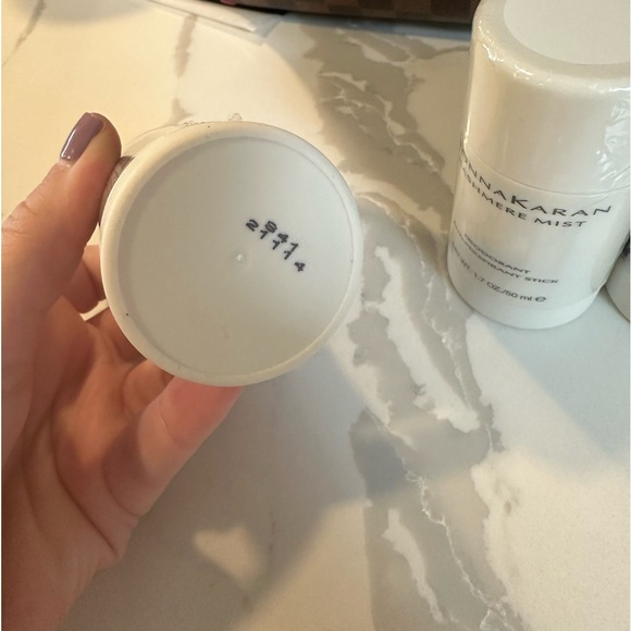 Donna Karan Cashmere Mist Deodorant Sealed NEW - Picture 9 of 9